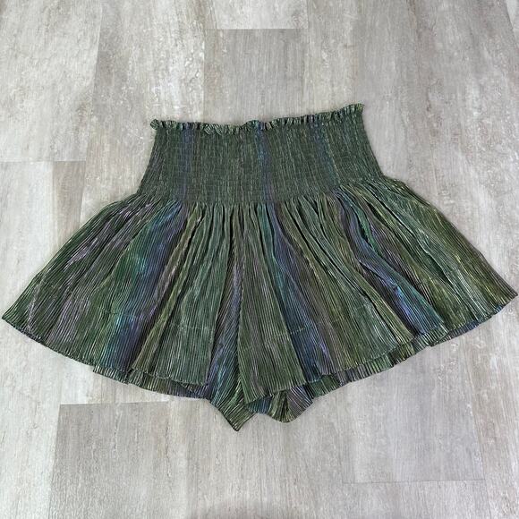 Queen of Sparkles Metallic Green Pleated Swing Shorts Size Large - Picture 1 of 7